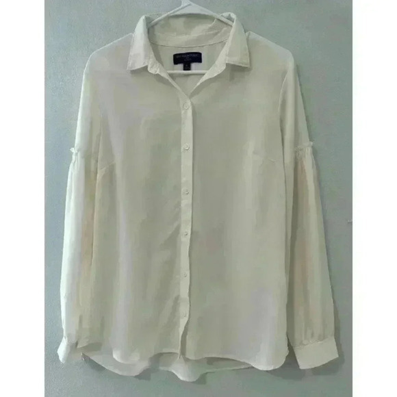 Blouse long sleeves by banana republic size Medium ivory - Picture 1 of 3